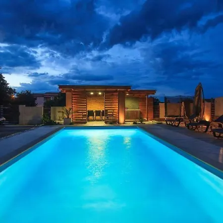 Cozy And Beautiful House In
