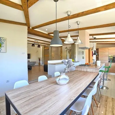 Cozy And Beautiful House In 아파트