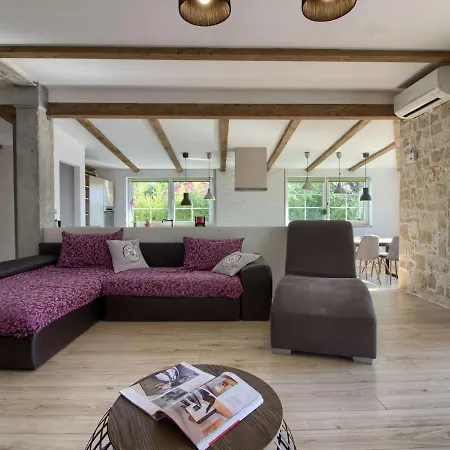 Cozy And Beautiful House In 아파트