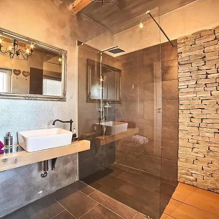 Cozy And Beautiful House In * 풀라