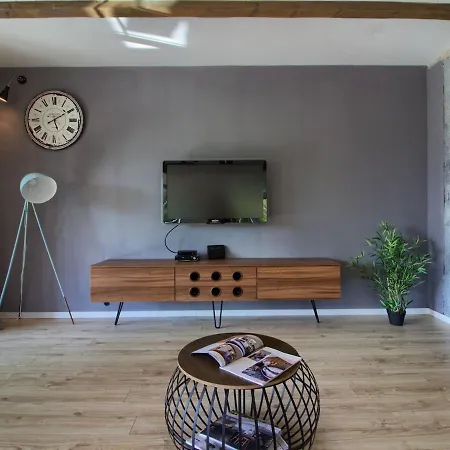 아파트 Cozy And Beautiful House In 풀라